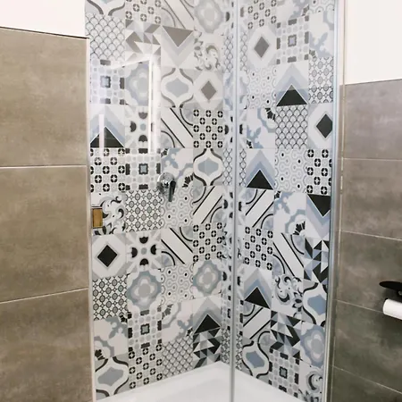 招待所 Alivi Indipendent